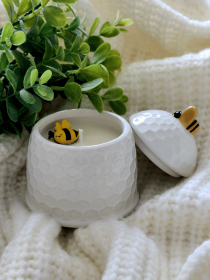 Bee Hive Soy Candle (Scent: Farmhouse Pear)